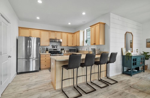 Old Farm District House | Hot Tub Home Near Old Mill Sleeps 8