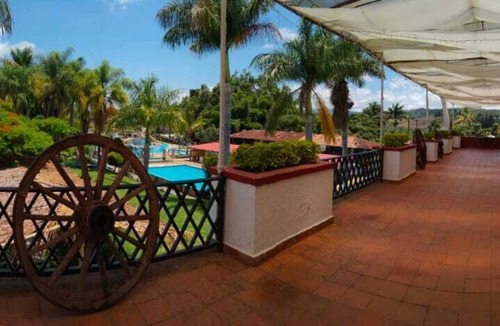 Ziracuaretiro Hotel | Hotel Campestre Hacienda Caracha