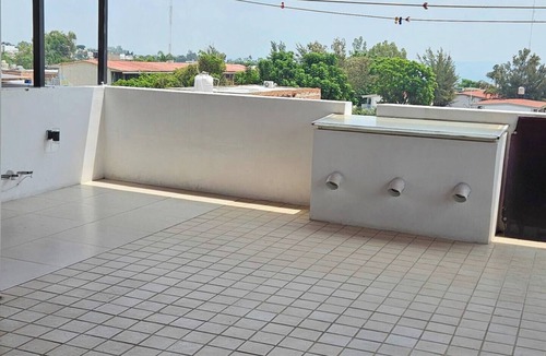 Tonala Apartment | Hotel Punto Oriente: 2 Beds, A/C, and Free Parking