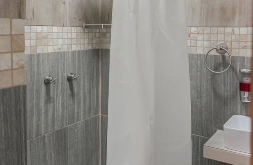 Tonala Apartment | Hotel Punto Oriente: 2 Beds, A/C, and Free Parking