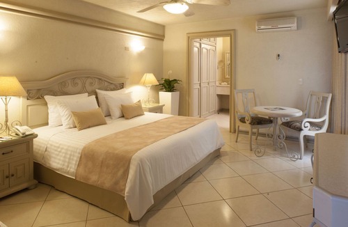 Zapopan Hotel | Hotel & Suites Quinta Magna