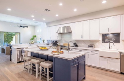 Central Scottsdale House | HÓZHÓ Shea | Bowling Alley, Theatre & Hot Tub