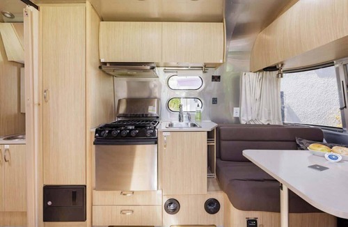 Fairview Park House | Iconic Airstream Retreat w/Hot Tub