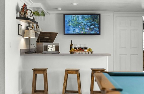Las Vegas Villa | Iconic Vegas Villa : Heated Pool| Movie Room
