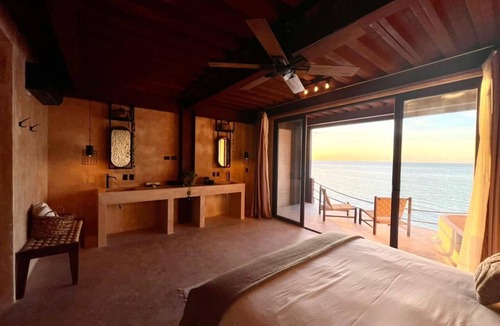 Isla Holbox Hotel | Incredible Suite Room with POOL VIEW & TUB/1 King Size