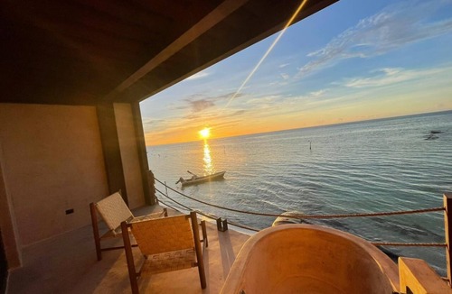 Isla Holbox Hotel | Incredible Suite Room with POOL VIEW & TUB/1 King Size