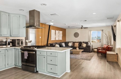 Joshua Tree House | INTRVL Outpost: Pickleball Court, Hot Tub & Outdoor Cinema