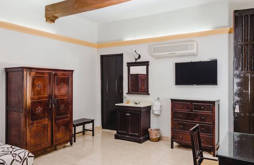 Centro Hotel | Inviting Standard Room with Easy Access to Downtown and Attractions | 2 Units