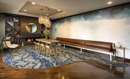 Marina del Rey Hotel | Jamaica Bay Inn Marina Del Rey Tapestry Collection by Hilton