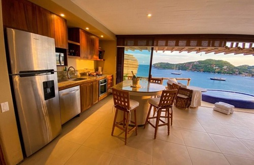 Zihuatanejo House | KauKan B7 Luxury Condo with Breathtaking View