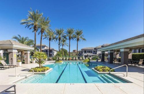 Kierland Apartment | Kierland Greens l Gated Community l Pool l Hot Tub l Gym