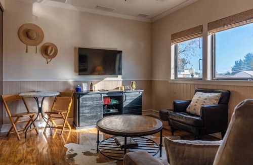 Paso Robles House | King Bed + Balcony + Kitchen | Downtown, Steps to Wine Tasting | Park Place
