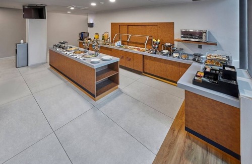 Zona Paseo Montejo Hotel | King Room w/ Breakfast | Pool Near Paseo Montejo