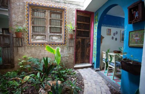 Barrio de Santiago Apartment | La Selva by Majikal B&B