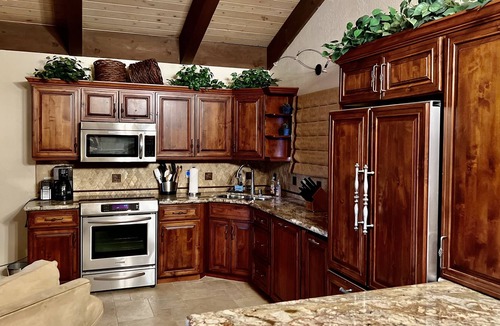 Oak Shores House | Lake Views, WiFi, Dish TV, Large Driveway for Watercraft and Private Slip!