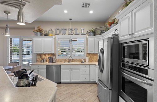 Arrowhead Lakes House | “LakeFront - Casa EnLago” Cardinals Football, Pontoon Boat, Fishing, Mini Golf!