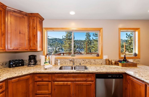Boulder Bay Cabin | Lakeview Retreat Chalet by Destination Big Bear: Boulder Bay! Lake Views! Outdoor Firepit!