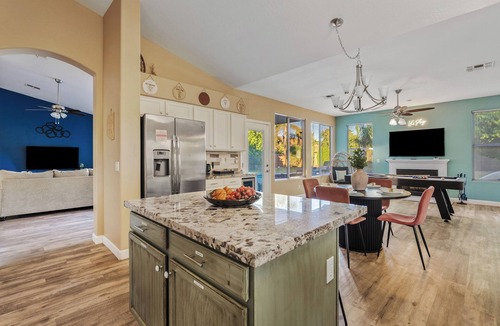 Gilbert House | Large Family Home! Swimming Pool, Private Yard, Grill, and Pool Table!