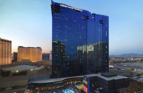 Las Vegas Condo | Las Vegas | Pool & Strip Access | Contemporary City Stay