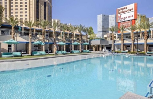 Las Vegas Condo | Las Vegas | Pool & Strip Access | City Lights Getaway