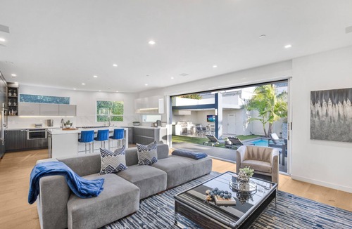 Carthay Circle House | Lindenhurst - Timeless Escape in West Hollywood with Pool