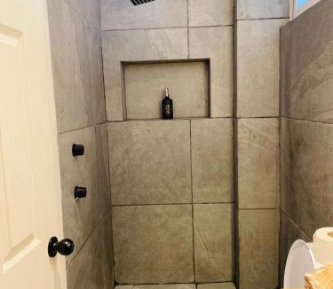 El Santuario Apartment | Loft y depto con balcón y garage cerca de av ppal