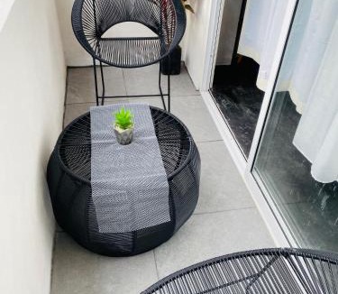 El Santuario Apartment | Loft y depto con balcón y garage cerca de av ppal