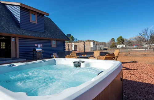 Cornville Cabin | Log Cabin Near Sedona Oak Creek Hot Tub Dark Skies