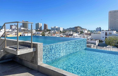 Zona Dorada Apartment | Lovely apartment with pool 4 blocks from the beach