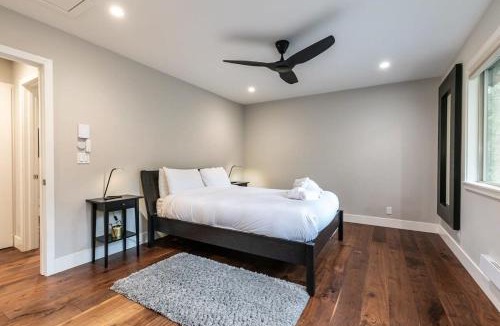 Lake Forest House | Luxurious 2BD Smart Home Near Beach