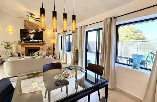 San Antonio Tlayacapan House | Luxurious 3 Bedroom in Ajijic-sleeps 6-private Gym-pickleball Court-golf Cart