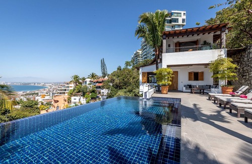 Amapas House | Luxurious Tropical Oasis w/2 Private Pools & Jacuzzi