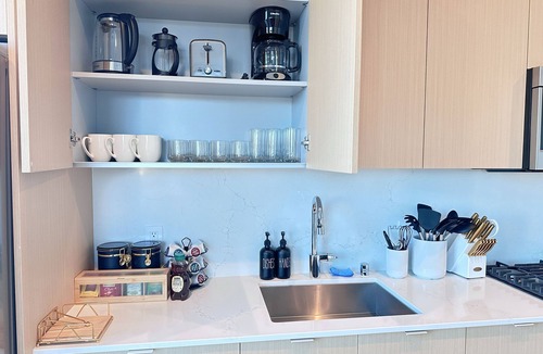 Downtown Apartment | Luxury 2BD 2BA with Roof Top Pool, Hot Tub & Gym