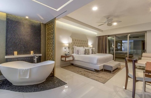 Cabo San Lucas Hotel | Luxury 3BR Oceanfront