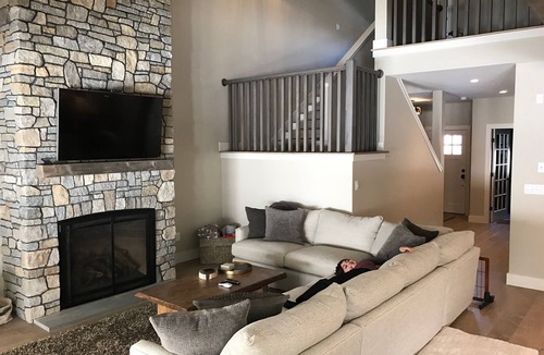 West Dover House | Luxury 4BR Townhome at the Hermitage, only 4 Miles to Mount Snow