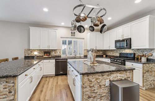 Desert View Village House | Luxury Desert Retreat - Pool, Spa, Movie Theater