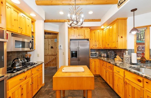 Boulder Bay Cabin | Luxury in Boulder Bay! Hot Tub! Lake Views! Pool Table! Theater! Air Hockey!