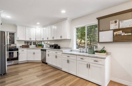 Cedar Glen House | Luxury Lakeview Duplex with Game Room