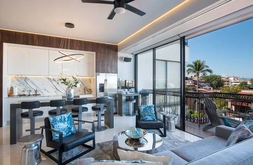 Romantic Zone Condo | Luxury Pier 57 Condo in Romantic Zone