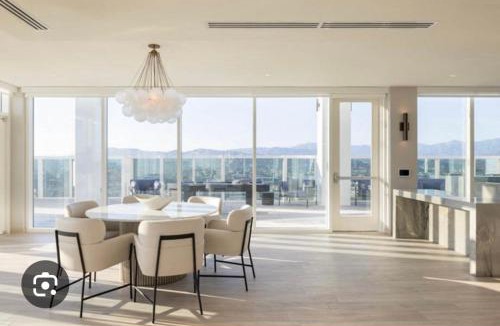 Wilshire Center Apartment | Luxury Residence in Center of Los Angeles 1B1B with Huge Balcony -Pool and BBQ on Roof