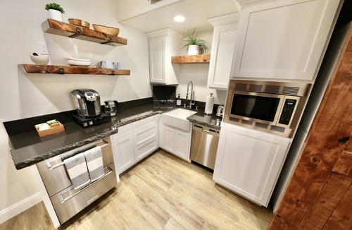 South Redlands House | Luxury Suite "B"