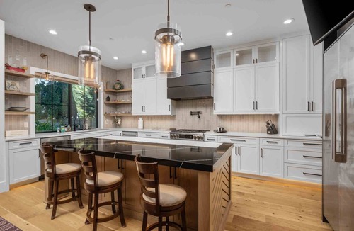 Lake Oswego House | Maison Ananda | Gated 5BR Luxury Estate in Lake Oswego, Sleeps 12