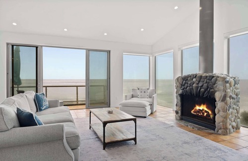 Western Malibu House | Malibu 4BR Beachfront | Direct Beach Access + Views | C&C