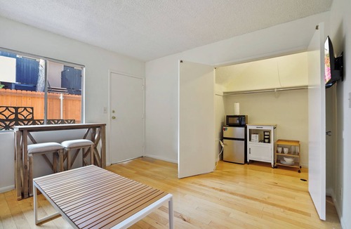 Mar Vista Apartment | Mclaughlin 4 - Studio for simple living