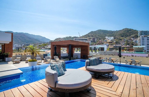 Emiliano Zapata Condo | Modern 1BD 2BA w/2 Balconies | POOLS & GYM OPEN