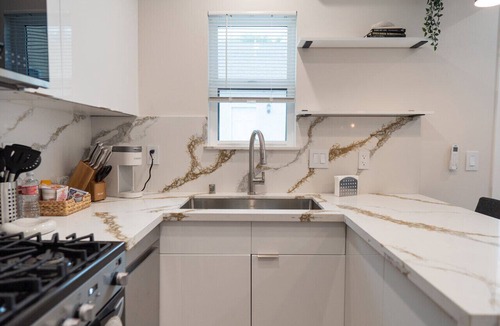 NoHo Arts District Apartment | MODERN 1BR APT with PRIVATE FENCED PATIO & OUTDOOR SEATING in NoHo p62