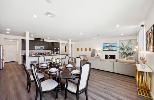 Sun City House | Modern 3000 sqft 5-BR House, Gated Yard, Garage