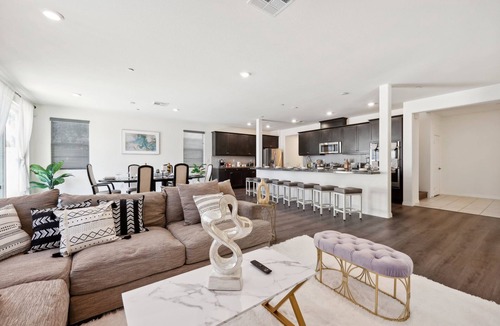 Sun City House | Modern 3000 sqft, Gated Yard, Garage, 5BR/3.5BTH