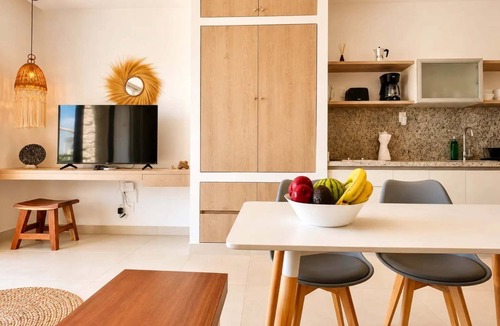 Luis Donaldo Colosio Apartment | Modern 5th Ave Studio Steps to Beach · Blanko 54