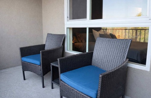 Lyon Street Apartment | Modern Apartment 10 Min to Disneyland | Pool & Gym